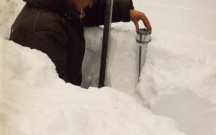 Измерение высоты и плотности снега